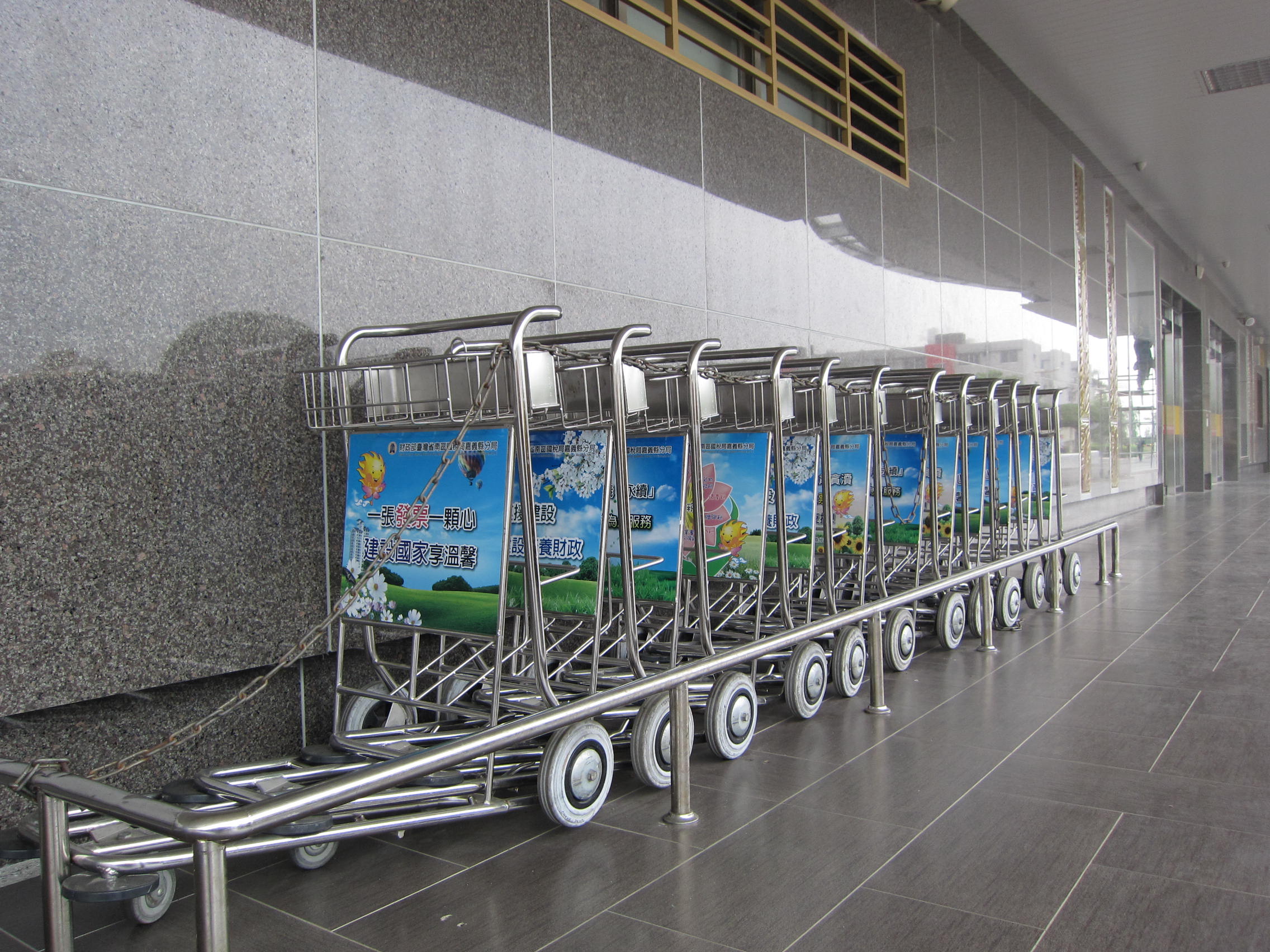 Picture of Arriving Push Cart